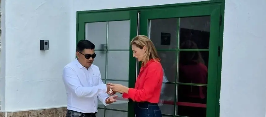 Entrega de llaves al nuevo adjudicatario.