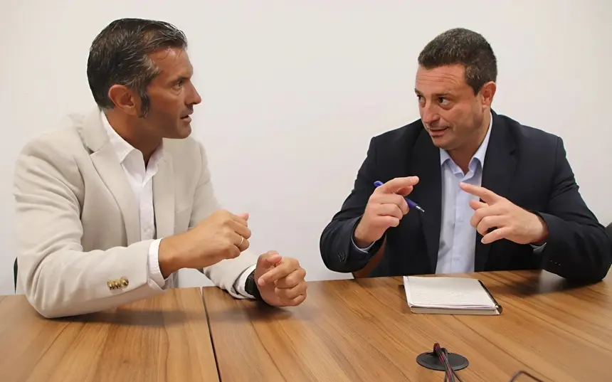 El alcalde de Yaiza y el vicepresidente de  GEHOCAN Lanzarote