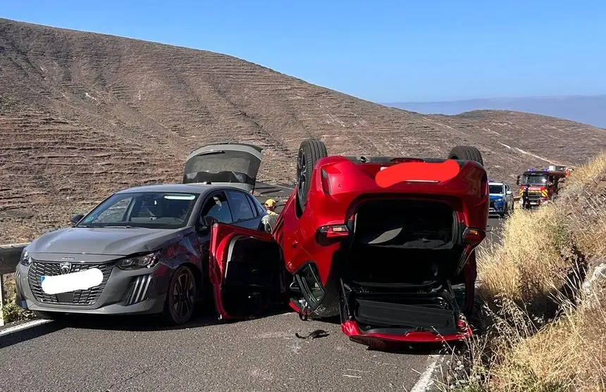 Imagen de cómo quedaron los vehículos tras el accidente