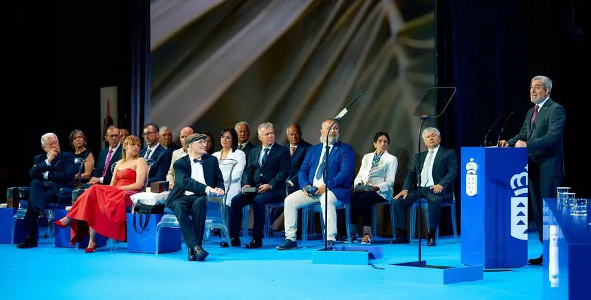 Fernando Clavijo durante su discurso en presencia de los premiados
