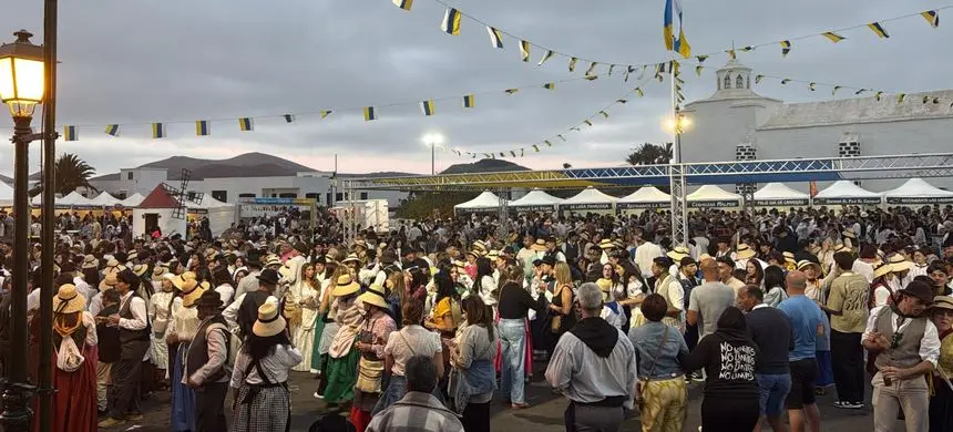 Miles de personas volvieron a llenar la plaza de Mancha Blanca