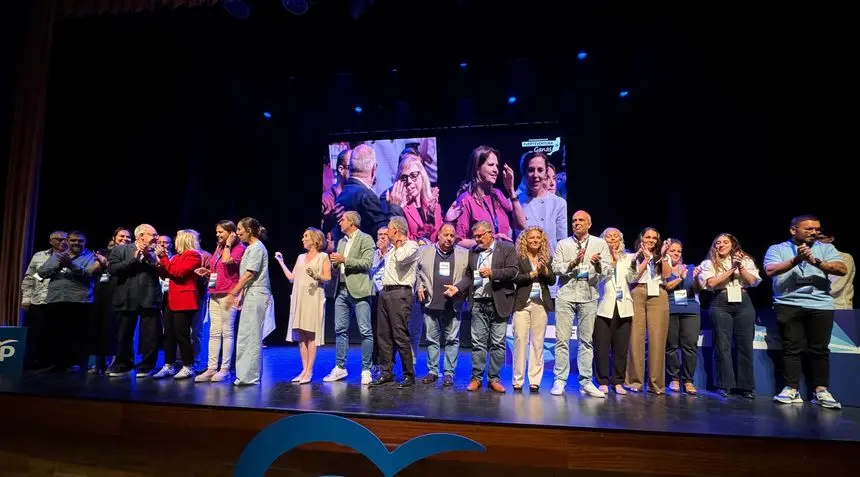 La consejera de Turismo recibió el apoyo de la dirección nacional de su partido