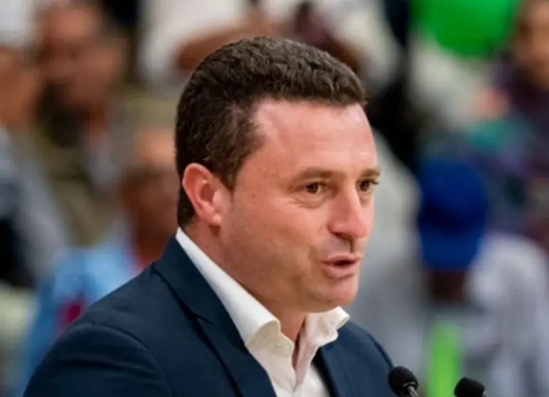 Óscar Noda.