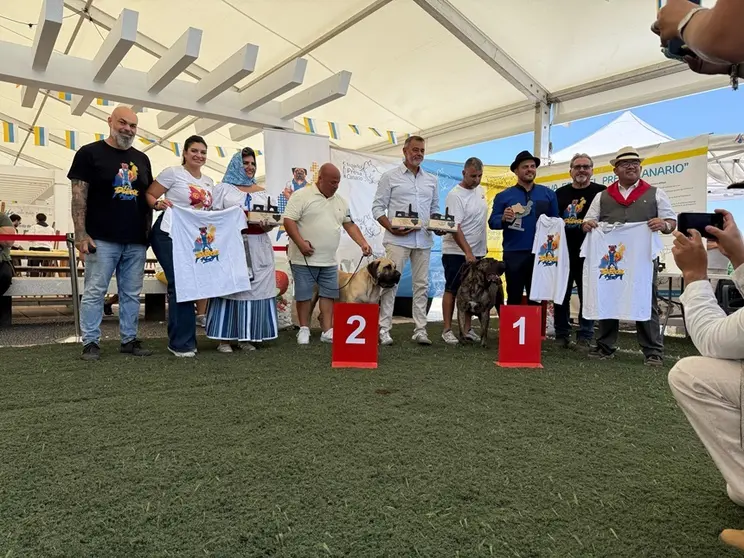 Club lanzaroteo presa canario en el parque Ramírez Cerdá.