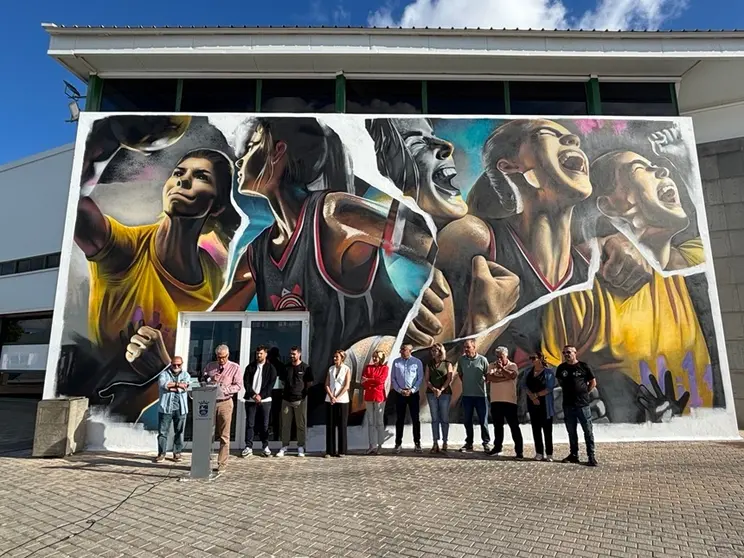 Mural en el pabellón de Tías.