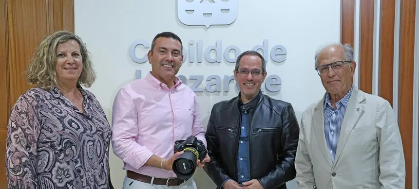 Oswaldo Betancort junto a el reportero de guerra Alberto Hugo Rojas.