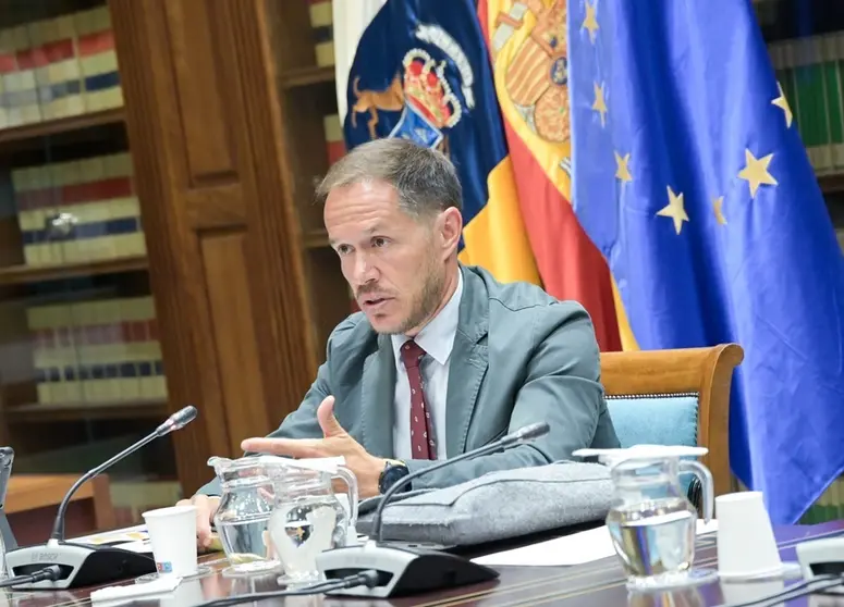 Mariano Hernández Zapata en una comisión parlamentaria.