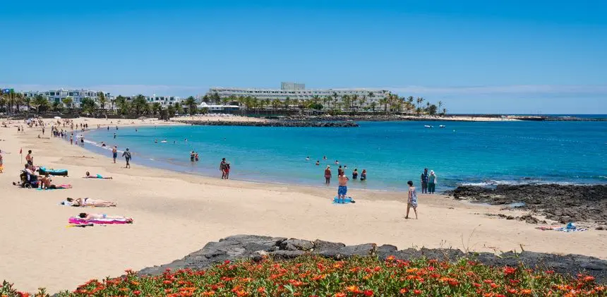 Imagen de la playa de las Cucharas de Costa Teguise