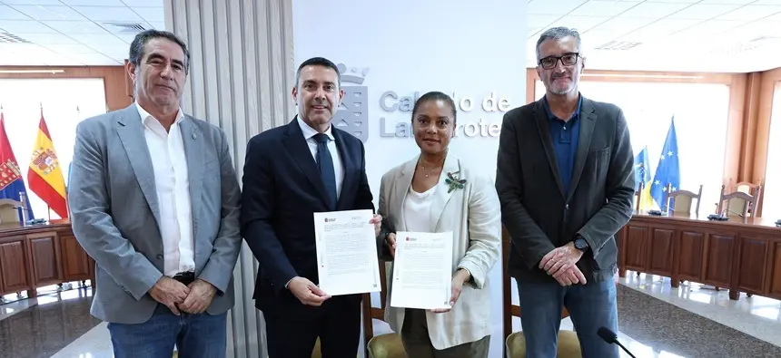 Firma oficial del Convenio de Cooperación entre la Institución y la Fundación Canaria Martínez Abolafio.