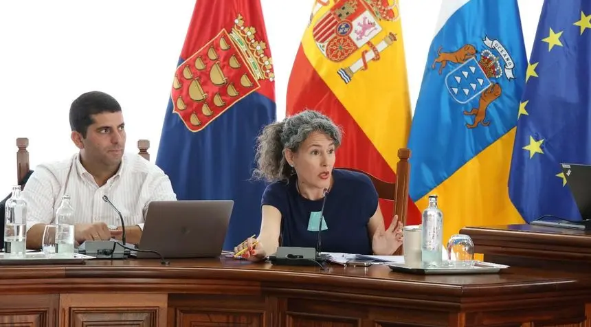 Benjamín Perdomo y Ariagona González en el pleno del pasado martes cuando hablaron de la sentencia que ahora dice CC que se han inventado
