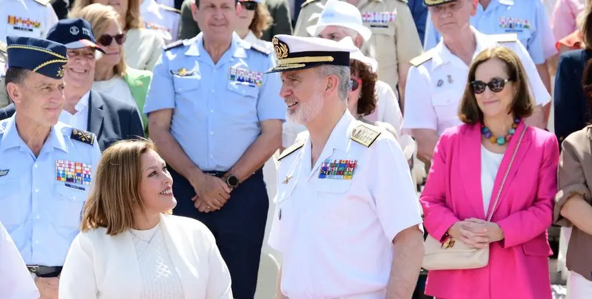 Astrid Pérez con el Rey Felipe VI este sábado en Gran Canaria