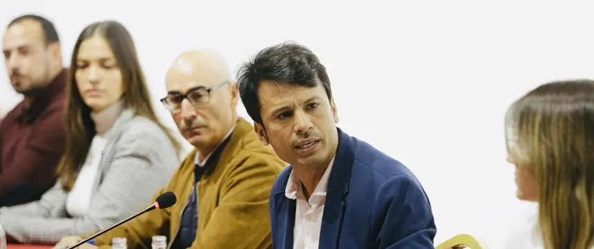 Marcos Bergaz junto al grupo municipal socialista  