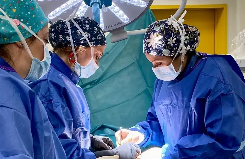 Momento de una de las intervenciones realizada en el hospital lanzaroteño.