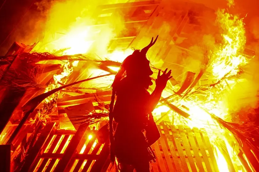 Danza del Fuego, un ritual tradicional, a cargo de los Diablos de Haría.