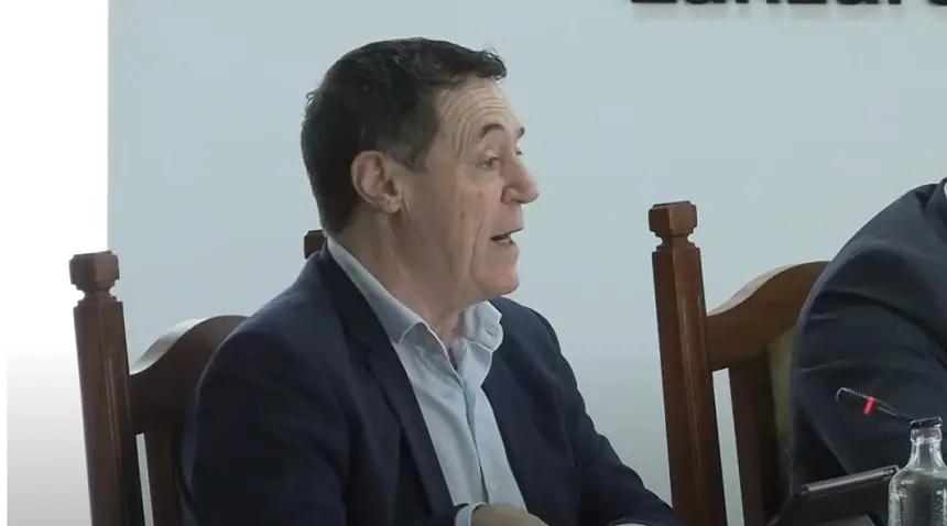Óscar Pérez, el portavoz de VOX, durante el último pleno celebrado en el Cabildo de Lanzarote. 