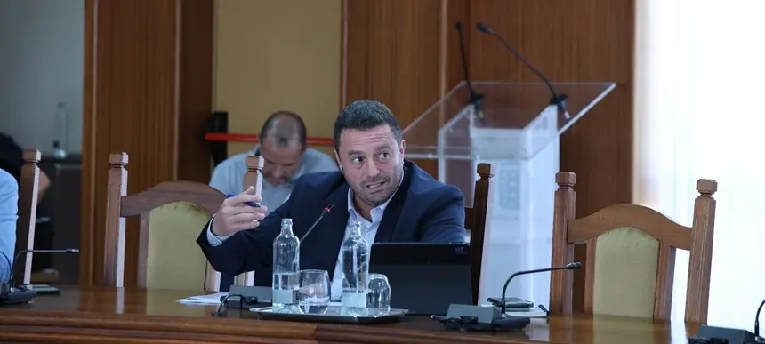Óscar Noda en el pleno del Cabildo de Lanzarote.