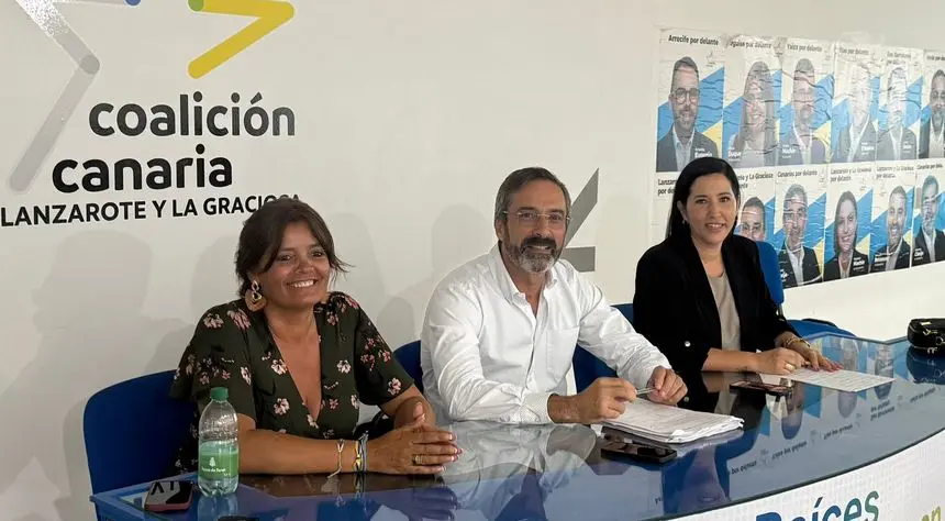 Olivia Duque, Pedro San Ginés y Abigail González en uno de los primeros encuentros tras el cambio orgánico