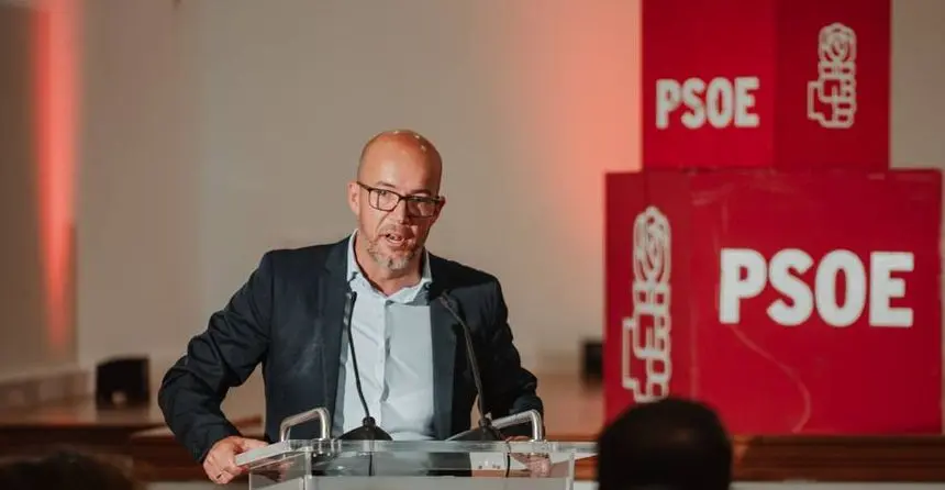 Raúl de León, concejal de Vías y Obras, Servicios Públicos y Tráfico y secretario general del PSOE de San Bartolomé.