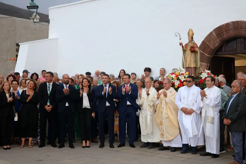 Autoridades participando de la celebración por San Marcial.