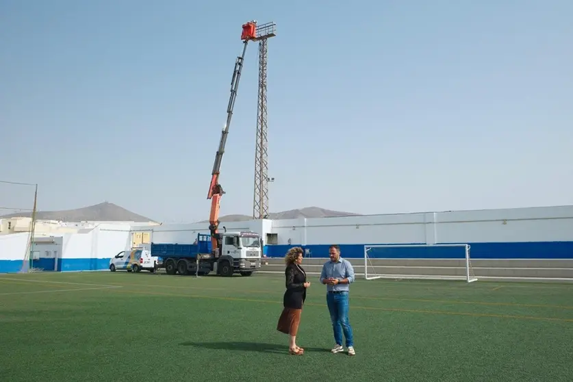 El Ayuntamiento de Arrecife instala nuevo alumbrado led en el Campo de Fútbol de Argana Alta