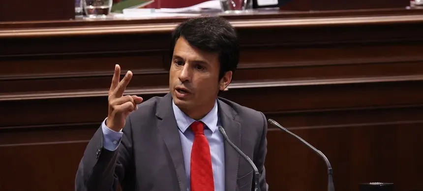 Marcos Bergaz (PSOE) en el Parlamento canario.