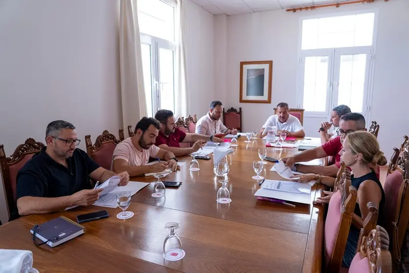 Miguel Ángel Jiménez en la reunión con los concejales de Transporte.
