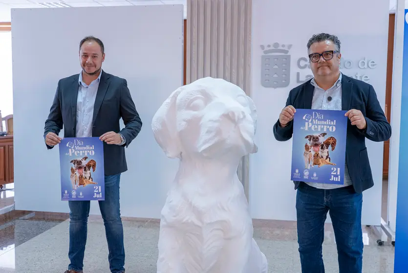 Armando Santana y Ginés González en la presentación de las actividades por el día del perro.