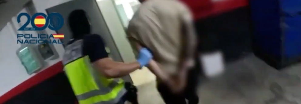 Policía Nacional realizando una detención.