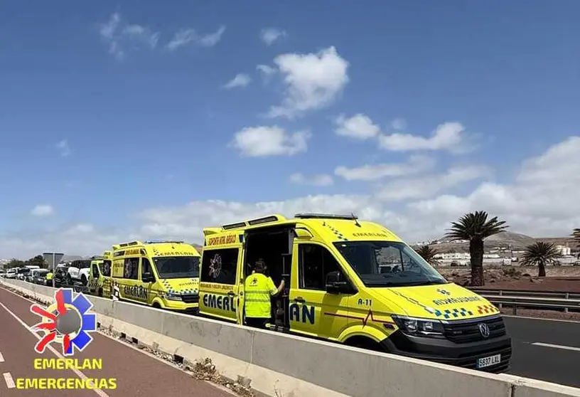 Ambulancias de EMERLAN presentes en la zona.