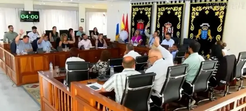Momento de la votación del asunto en el pleno celebrado este viernes en Arrecife