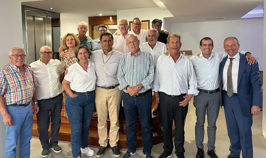 Imagen de las personas que participaron en el encuentro en el hotel Lancelot.