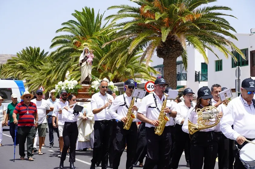 Procesión terrestre de las fiestas de Arrieta.