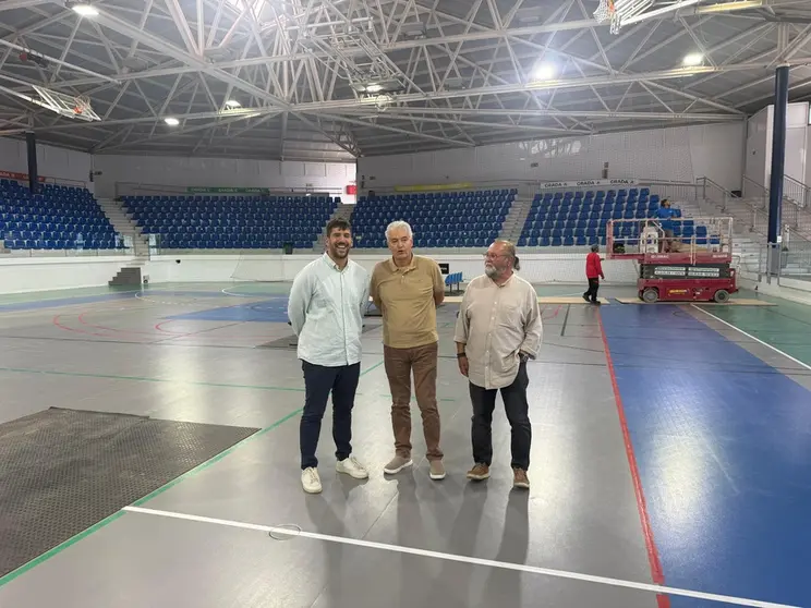 Ismael cruz, José Juan Cruz y Nicolas Saavedra en el pabellón de Tías.