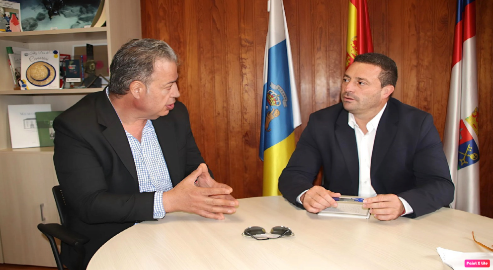 El alcalde y el director de Vivienda reunidos en Yaiza