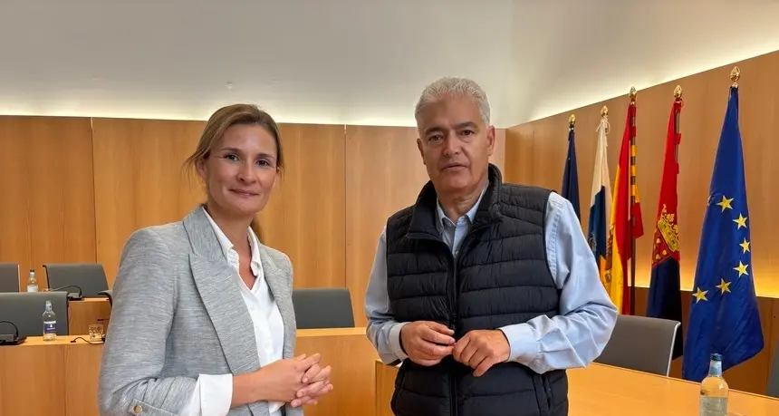 José Juan Cruz junto a Mariana Pérez.