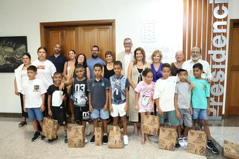 Recepción de los niños saharauis en el Cabildo.