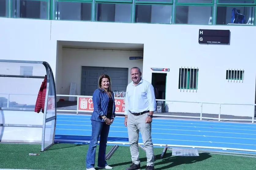 Juan Monzón y María Jesús Tovar en su visita a la Ciudad Deportiva de Lanzarote.