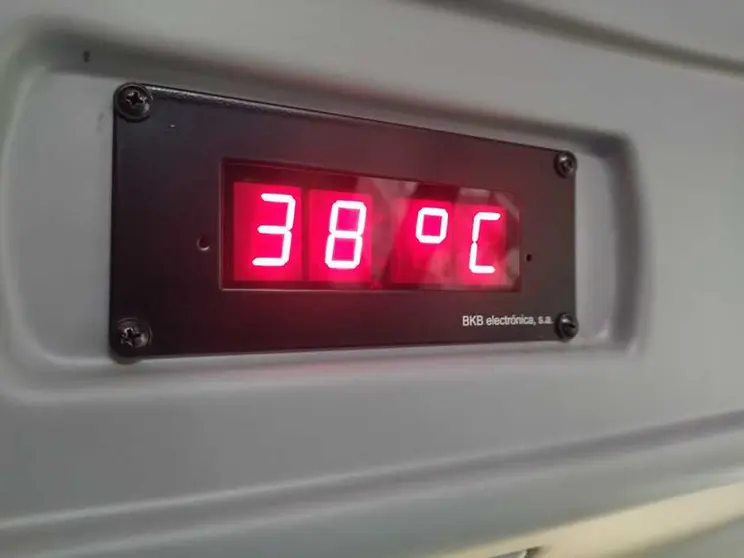 Temperatura dentro de la guagua de la capital.