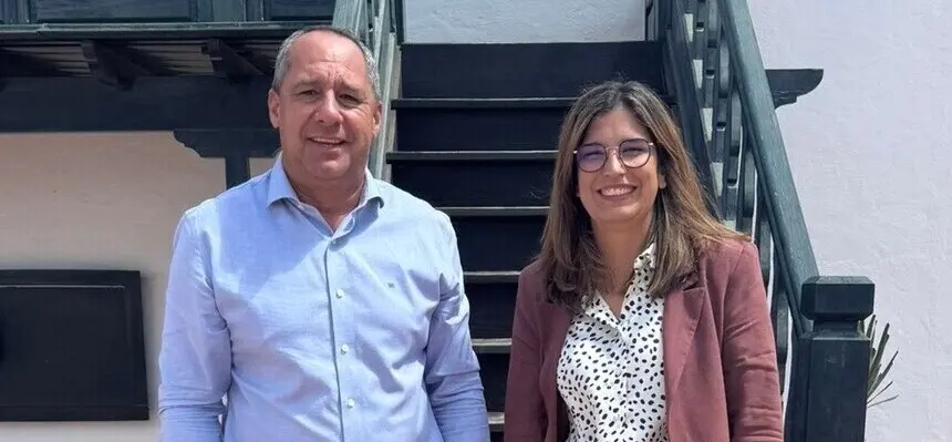 Los concejales del PP en Yaiza, Juan Monz&oacute;n y Lorena Mart&iacute;n.