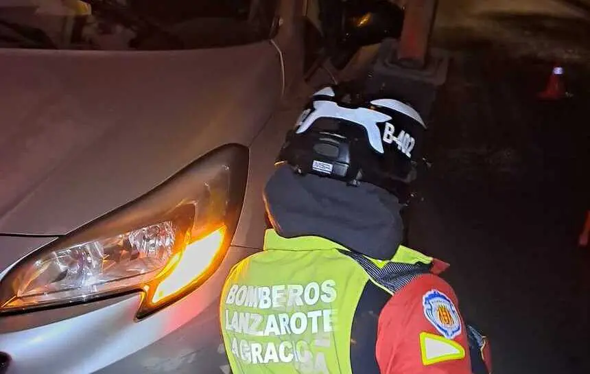 Bombero del Consorcio durante la actuación.