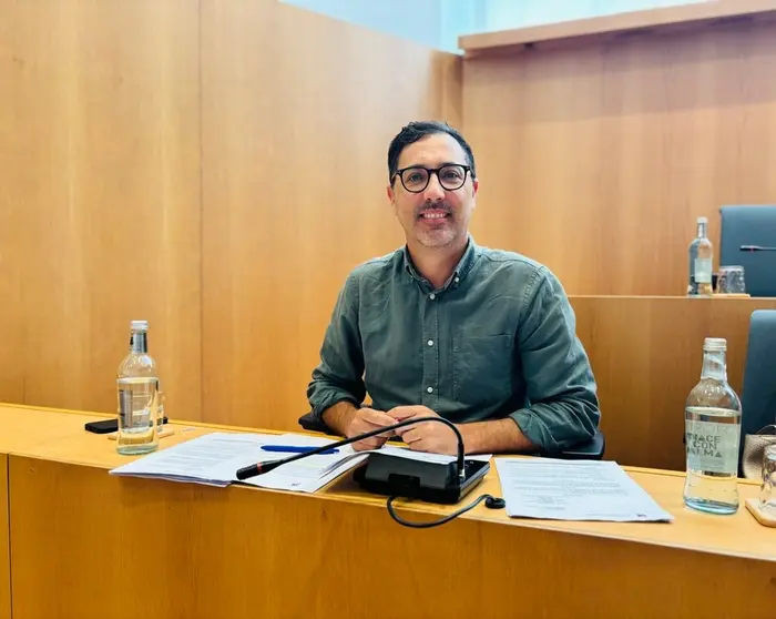 Tomás Silvera en el pleno del Ayuntamiento de Tías.