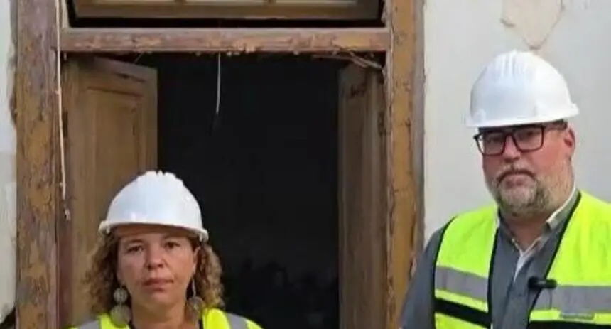 Isidro Pérez y Marlene Romero en la obra de restauración.
