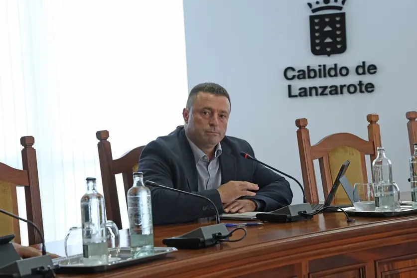 Óscar Noda en el pleno del Cabildo.