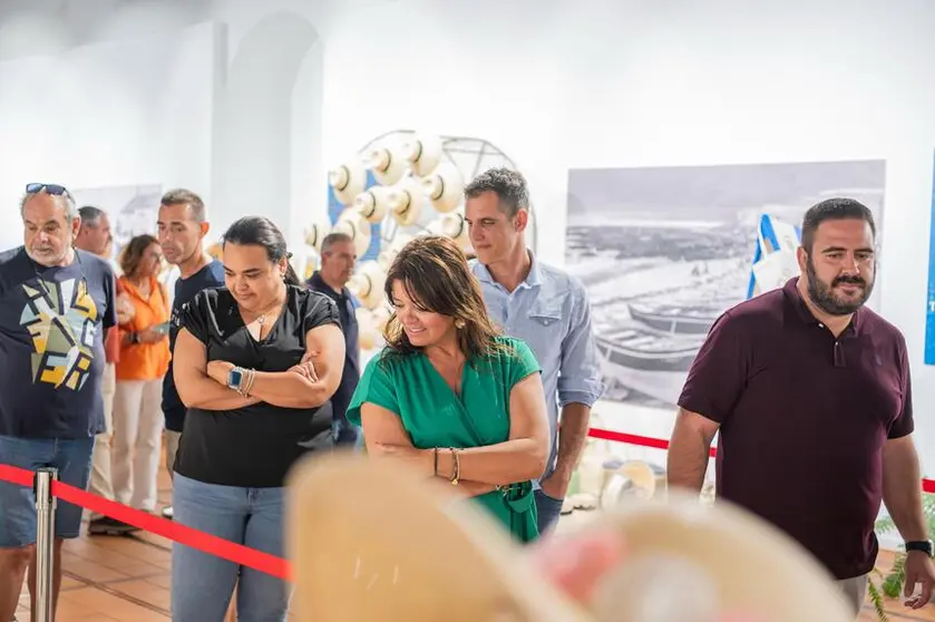 Olivia Duque junto a Javier Díaz en una exposición cultural.