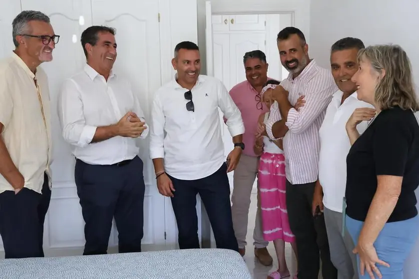 Marci Acuña, Oswaldo Betancort, Emilio Machín, Mateo Ramón en su visita a la Asociación Creciendo Yaiza.