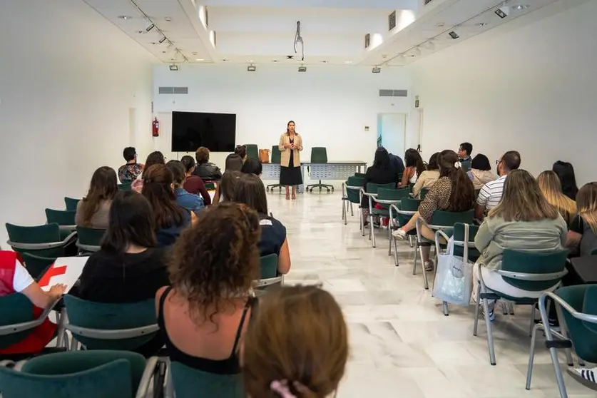 Maite Corujo en reunión con el Tercer sector.