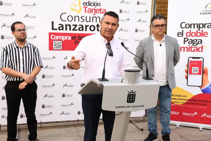 Oswaldo Betancort junto a Armando Santana.