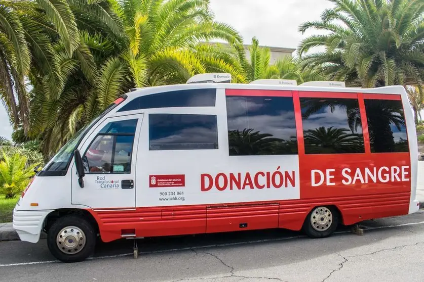 Imagen de una de las furgonetas donde se dona sangre.