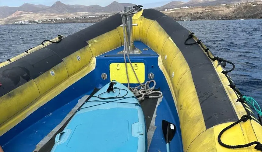 Imagen de la embarcación de EMERLAN tras el rescate de este lunes.