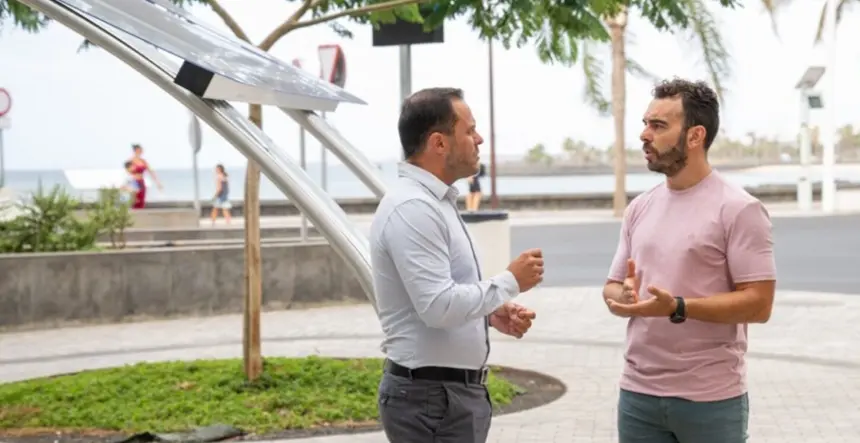 El alcalde de Arrecife con el concejal de Movilidad.